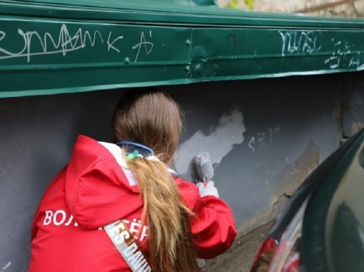 150 граффити с незаконной рекламой наркотиков закрасили в Пскове