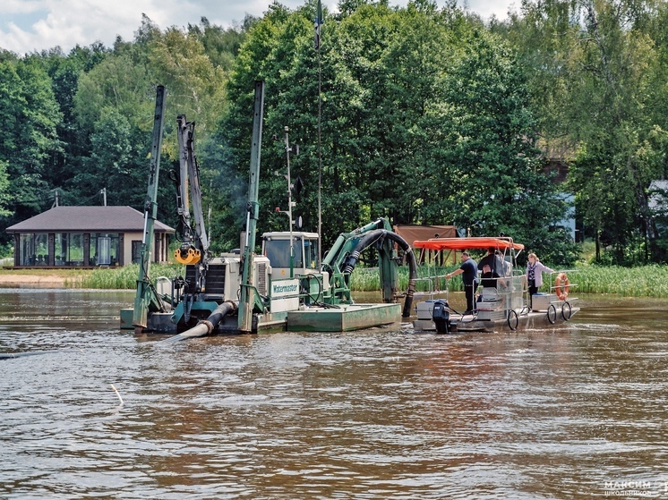 В Тверской области очищают Иваньковское водохранилище