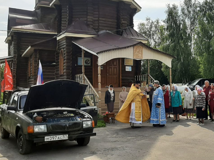 Казанский храм Орловской области передал автомобиль бойцам СВО