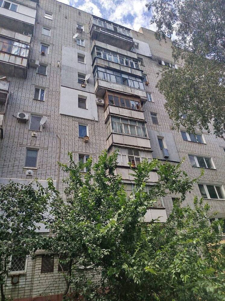 В Токмаке от обстрела ВСУ поврежден многоквартирный дом