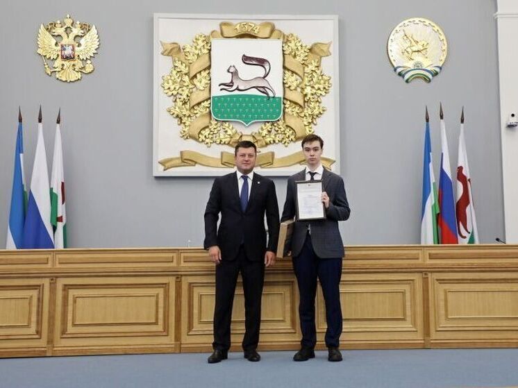 Мэр Уфы пообещал устроить на работу в администрацию первого в истории Башкирии 300-балльника