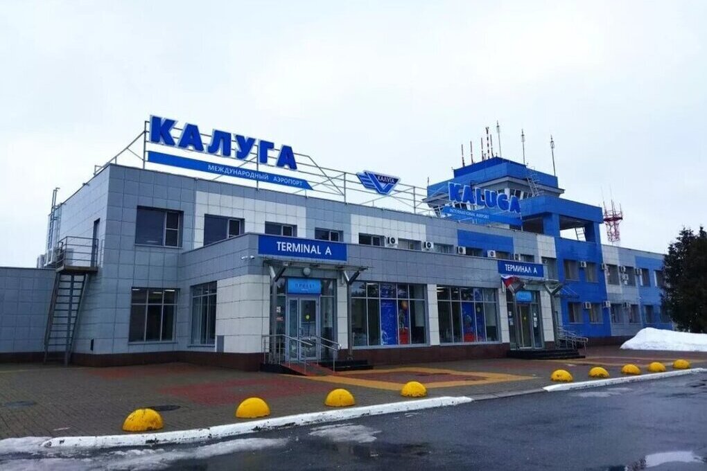 В Калуге ограничили работу аэропорта, в Ульяновске и Казани — возобновили