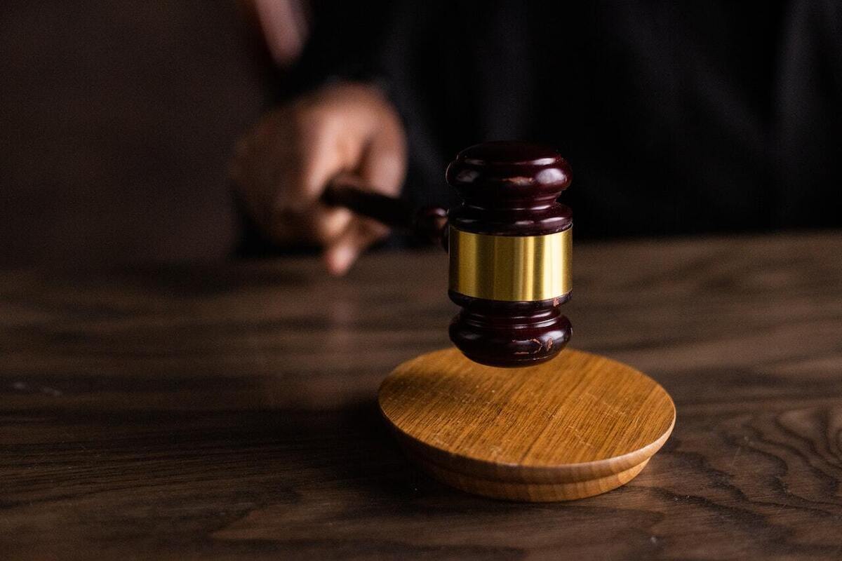 Адвокат Худоян: суд в Ереване арестовал архиепископа Баграта Галстаняна на два месяца