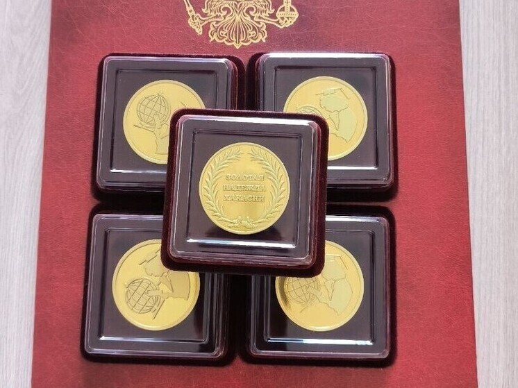 Республиканские награды за успехи в учебе получили больше 80 выпускников Хакасии