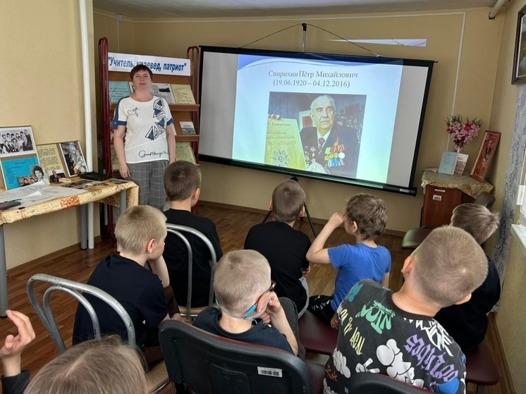 Библиотеку села Великовисочное посетили ребята из лагеря «Юные патриоты»