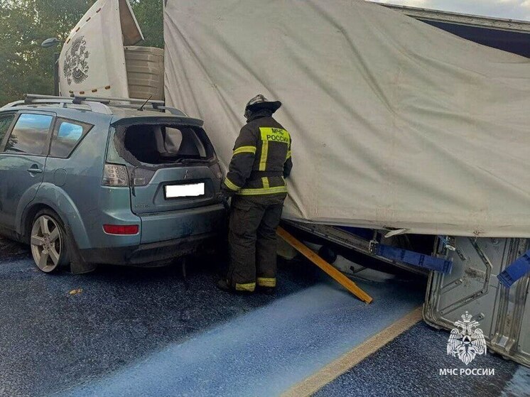В Туле 8 огнеборцев и 3 единицы спецтехники потушили 3 горящие машины