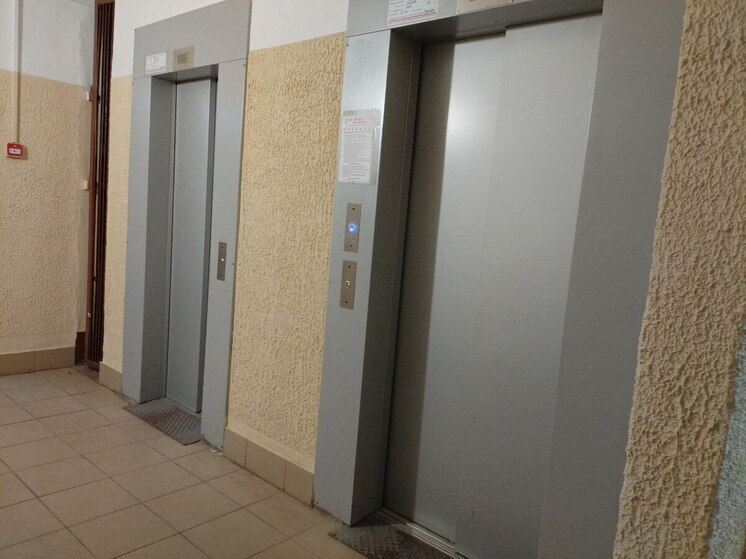 В Светлом спасли отца с дочкой из застрявшего лифта