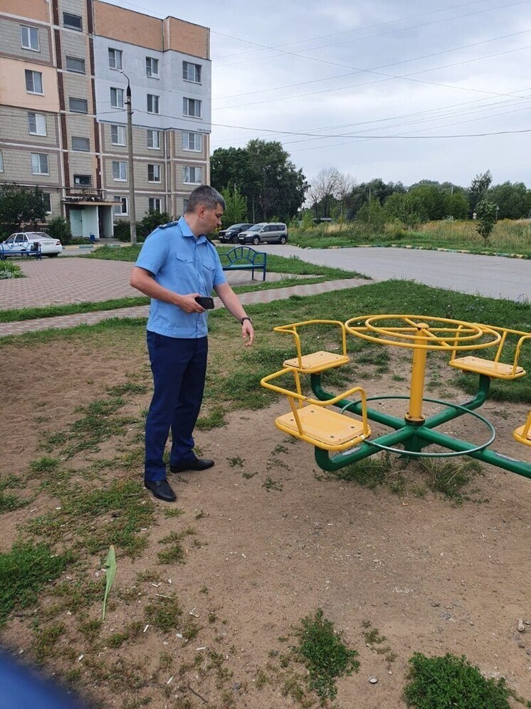 В Туле прокуратура нашла нарушения безопасности на детской площадке