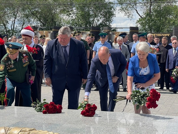 Депутаты Оренбургского городского Совета приняли участие в мероприятиях, посвященных Дню памяти и скорби