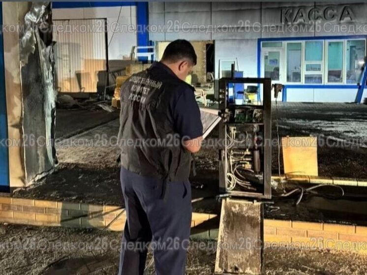 В Нефтекумском округе машина загорелась при заправке газом, трое пострадавших