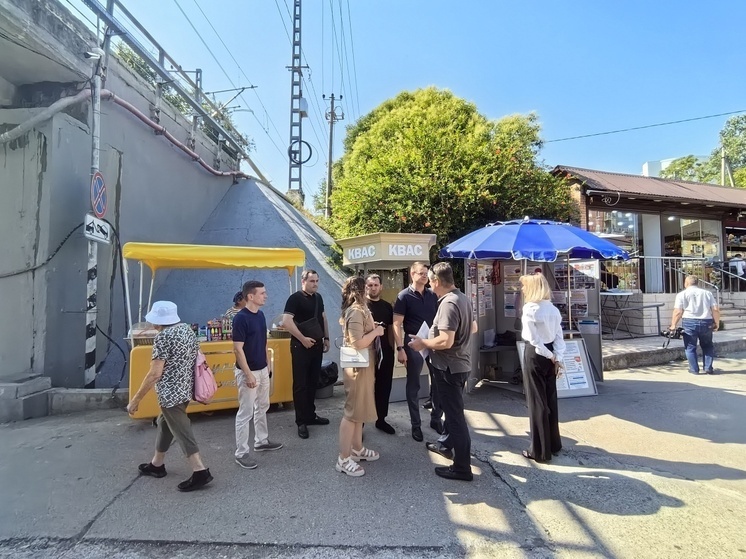 В микрорайоне Мамайка демонтировали и закрыли незаконные торговые объекты