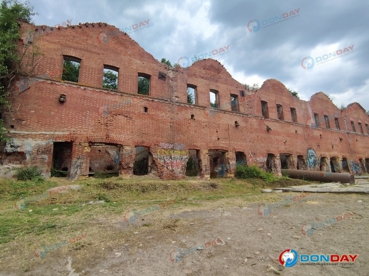 На Парамоновских складах не до конца отмыли «горелые» стены после съемок