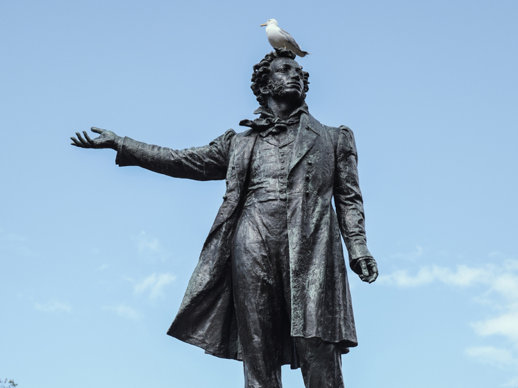 Общественники во Львове вызвали полицию из-за продажи книг на русском языке