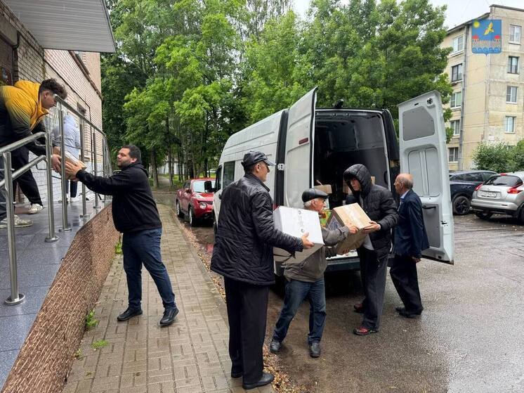 Жители Кингисеппа собрали гуманитарный груз в зону СВО