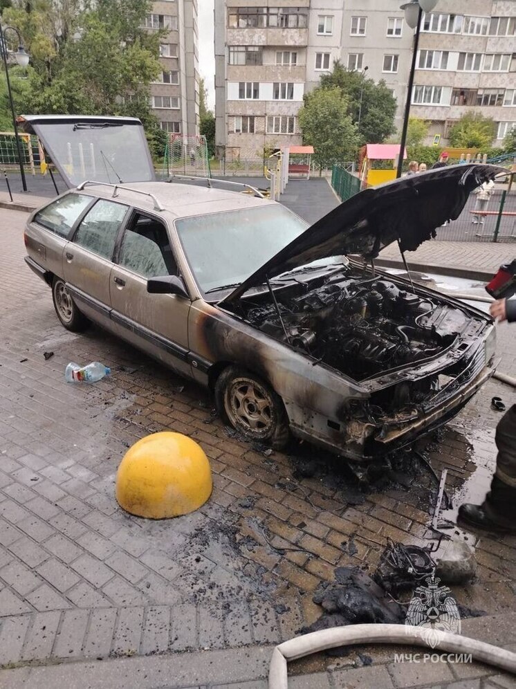 В Калининграде вспыхнул автомобиль