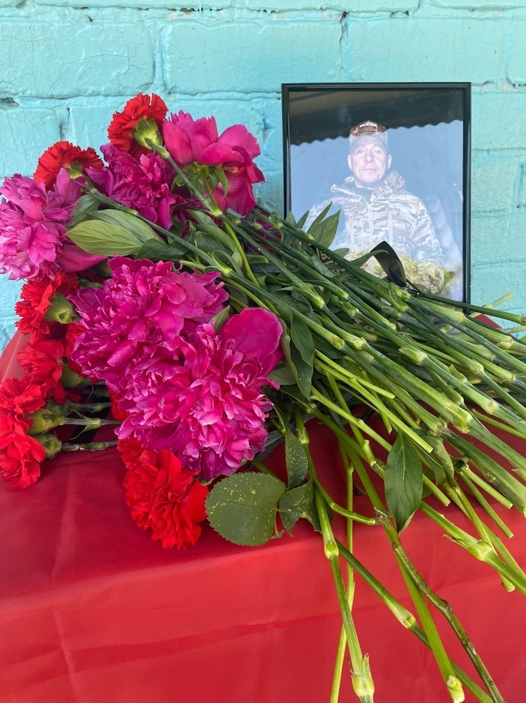 В Тверской области на школе появилась мемориальная доска в память об участнике СВО
