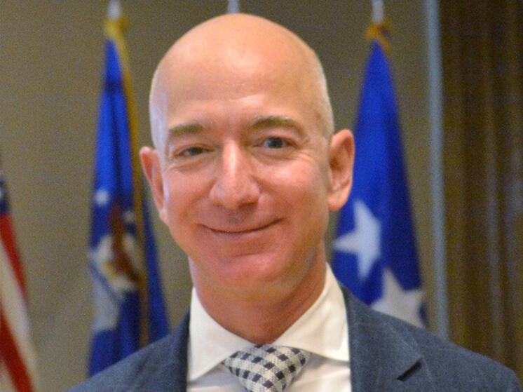 Итальянцы бойкотируют грядущую свадьбу Безоса