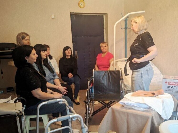 В рамках нацпроекта «Семья» в Краснодоне ЛНР успешно функционирует «школа ухода»