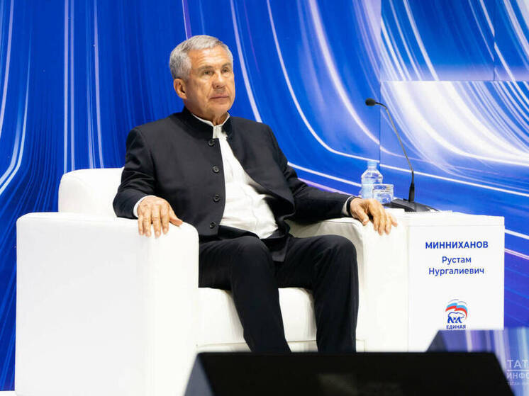 Рустам Минниханов провел встречу в Штабе общественной поддержки