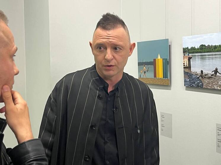 Рома Зверь показал фотографии с призраком в Петербурге