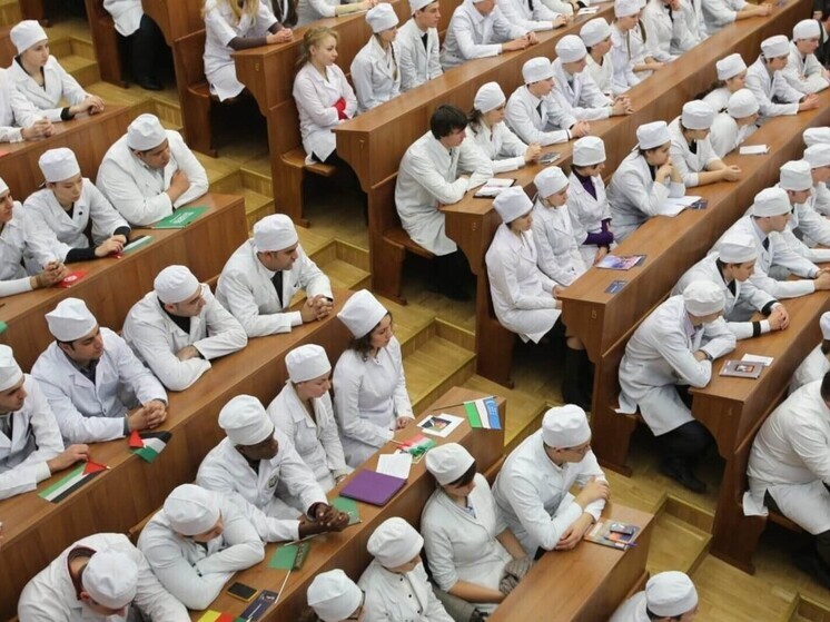 Более 1000 действующих студентов Донецкого медвуза работают в больницах ДНР