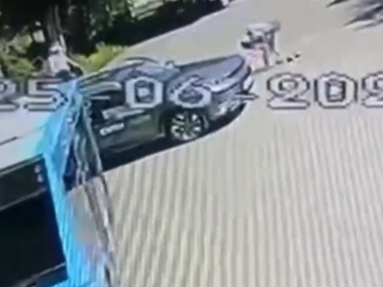 В Хосте парень взял сумку с деньгами и документами из чужой машины