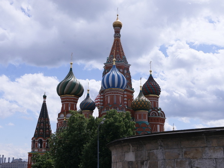 Муфтий назвал опасным изображение храма Василия Блаженного с полумесяцами