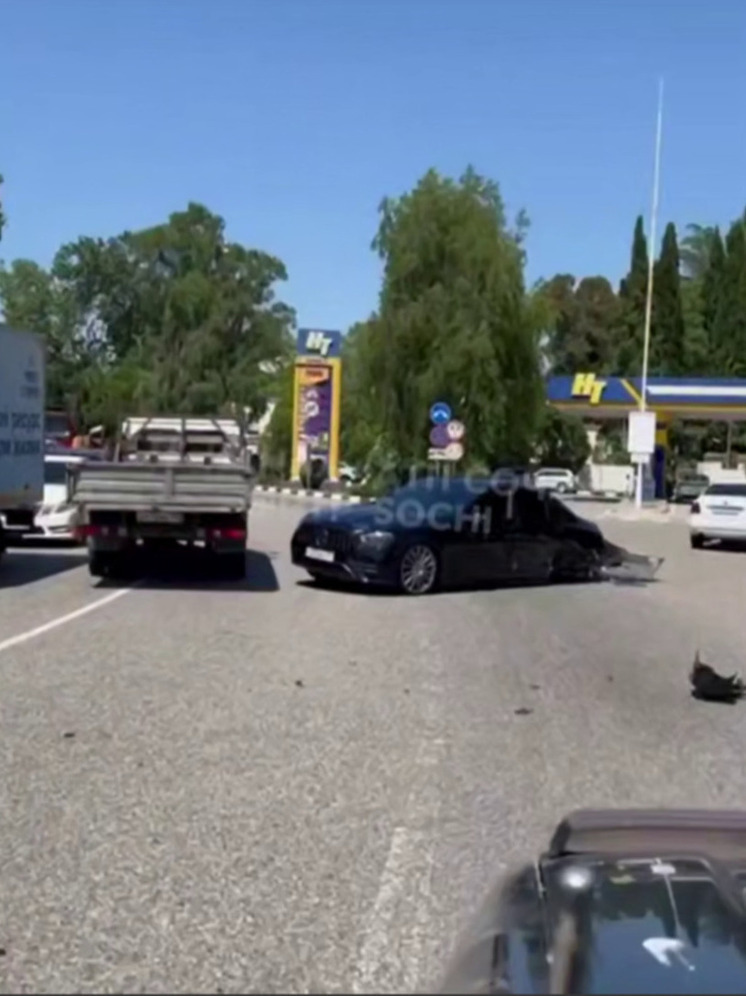 Жёсткая авария произошла в Адлере