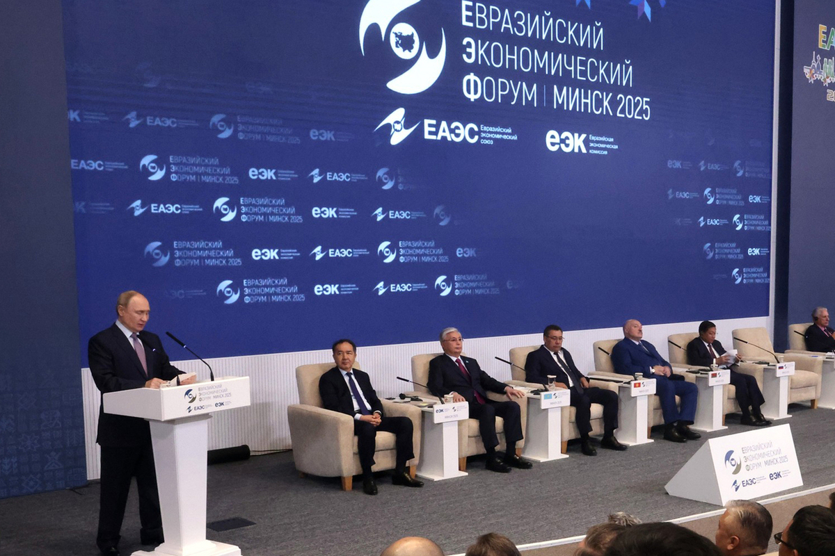 Трамп заявил, что хочет обсудить с Путиным прекращение огня на Украине