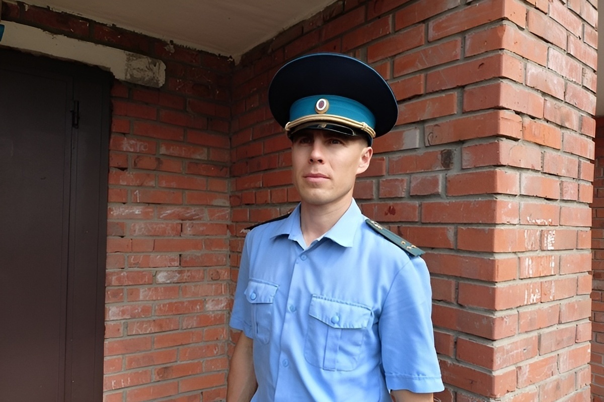 В Чебоксарах демонтировали незаконную дверь в многоэтажке по решению суда