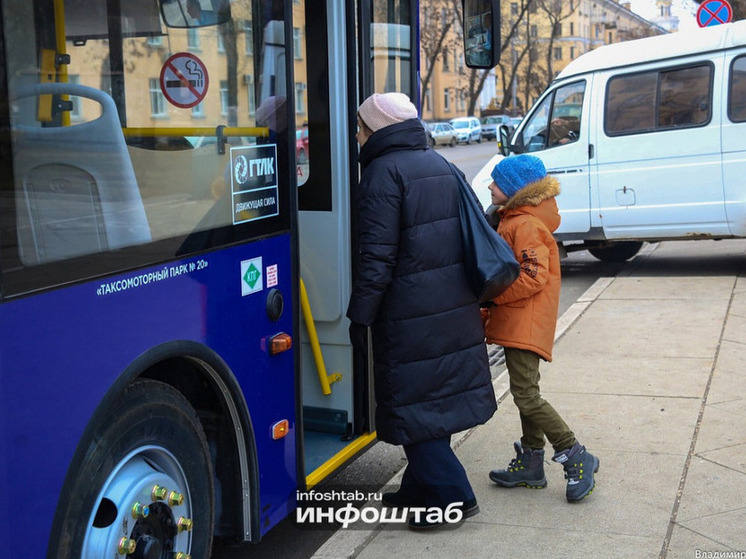 В  астраханском автобусе обнаружили маленького мальчика без сопровождения взрослых