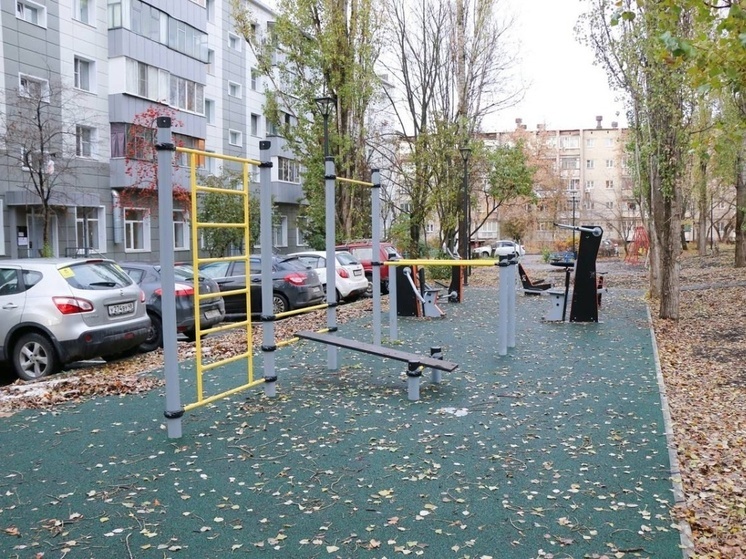 В Липецке идут работы по улучшению условий на спортивных объектах во дворах жилых многоэтажек