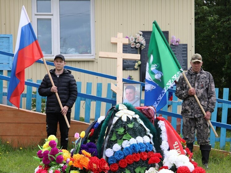 Погибшего на СВО бойца проводили в последний путь в Шурышкарском районе