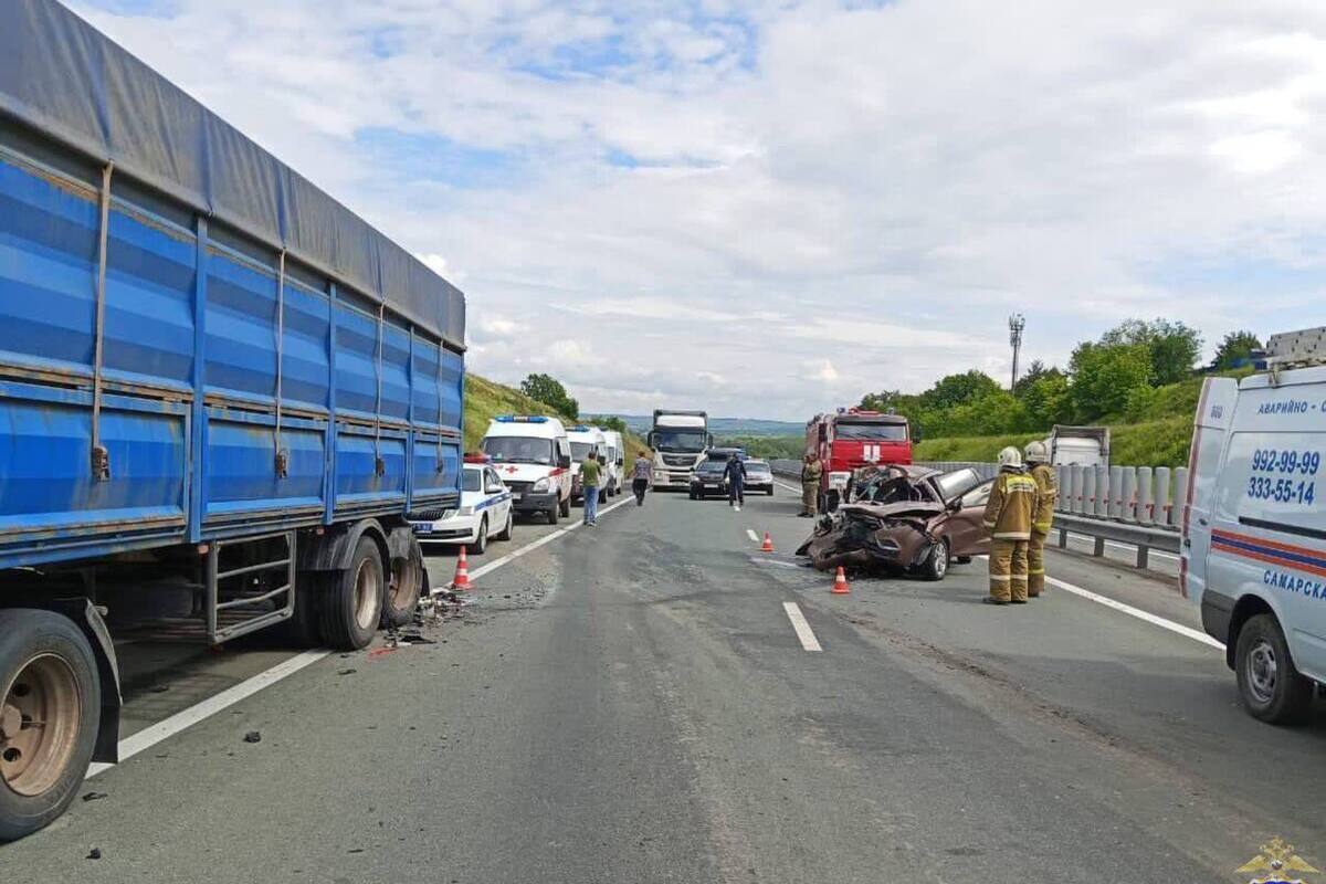 Под Самарой в ДТП LADA Xray и МАЗа 1 человек погиб, пострадали 2 детей