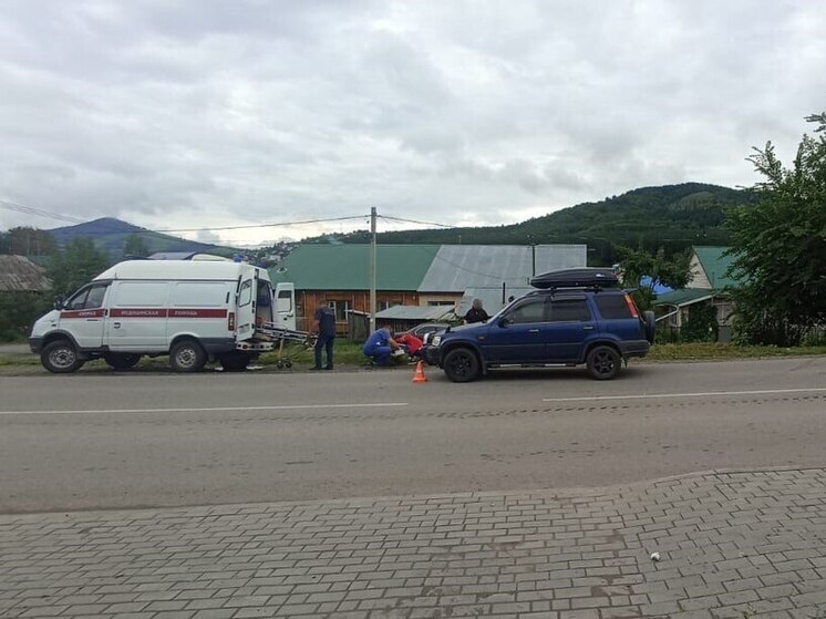 Житель Горно-Алтайска попал в больницу после наезда легковушки