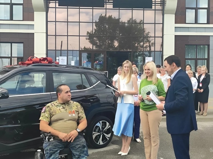 Специализированное авто подарили липецкому ветерану СВО с тяжелым ранением