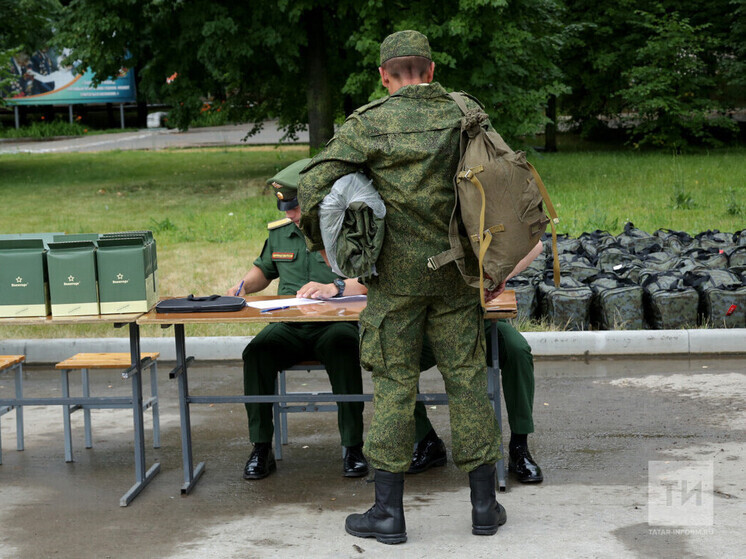  С начала года на военную службу по контракту поступили 8 тысяч татарстанцев
