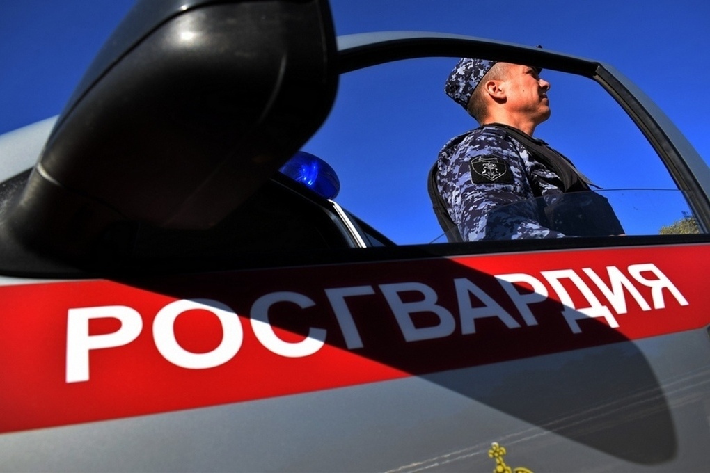 Пензенские росгвардейцы задержали женщину, устроившую дебош в одном из баров города