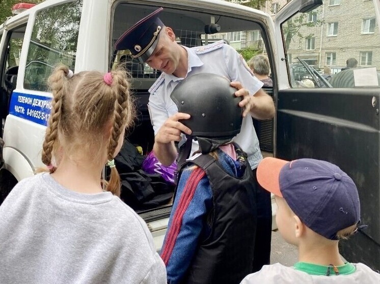 Юным новгородцам рассказали о правилах безопасности дорожного движения