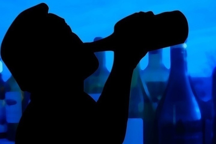 Врач предупредил: выпив литр водки, можно умереть в течение часа