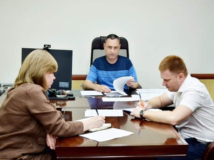 Виктор Тепляков обсудил текущую борьбу с вредителями в Сочи