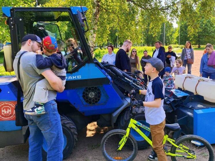 Фан-встречи в Петербурге с Синим трактором прошли по расписанию