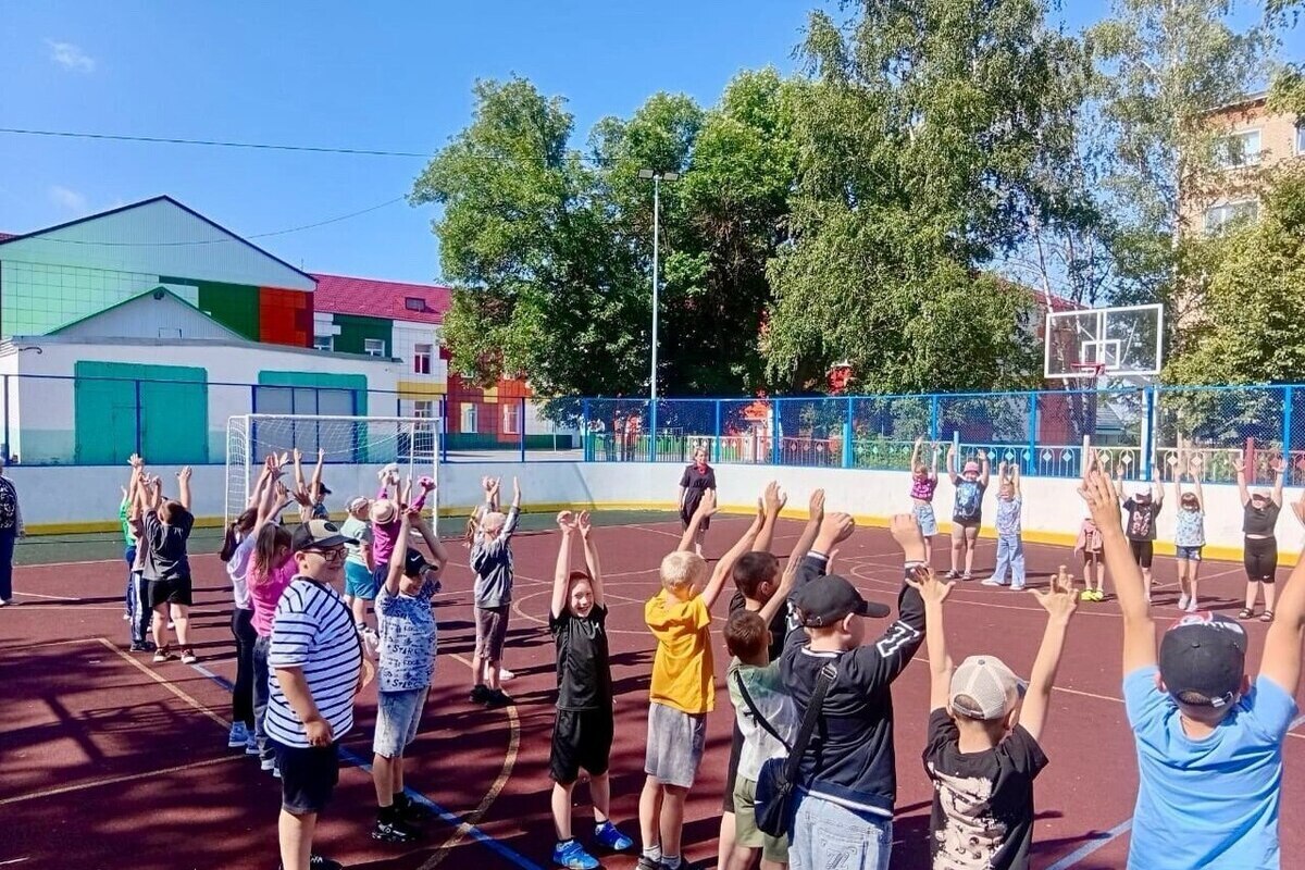 Пензенские автоинспекторы провели «Зарядку со стражем порядка» в детском лагере
