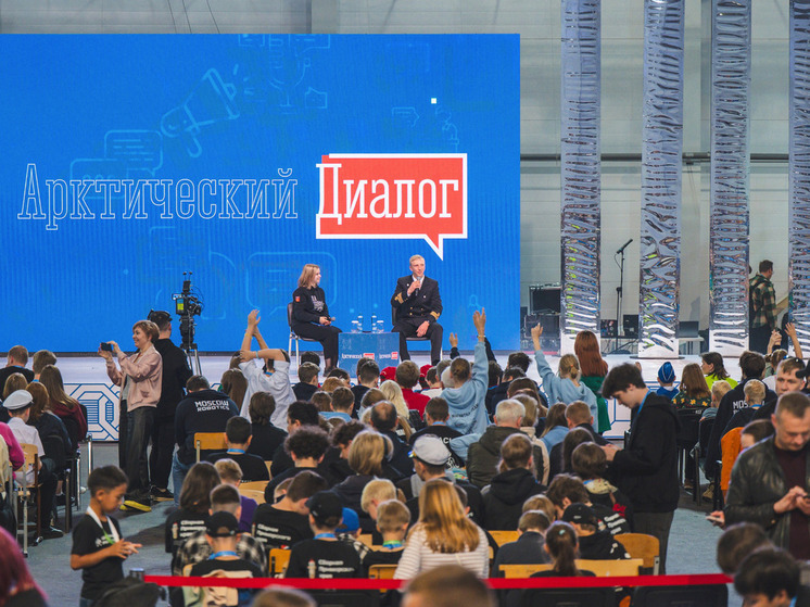 В Мурманске робототехники узнали секреты Северного морского пути от капитана ледокола