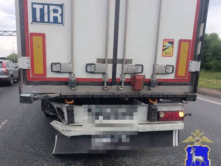 В Самаре 20-летний водитель «калины» влетел в фуру Volvo на трассе М-5