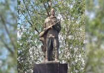 Об этом событии сообщила Инна Бакуменко, глава Кучугуровского сельского поселения, в среду, 25 июня, в интервью корреспонденту РИА «Воронеж».

Создание памятника стало результатом совместной работы творческого дуэта: архитектора Александра и скульптора Романа Ефремовых. Роман отметил, что на завершение работы над фигурой ушел целый месяц.