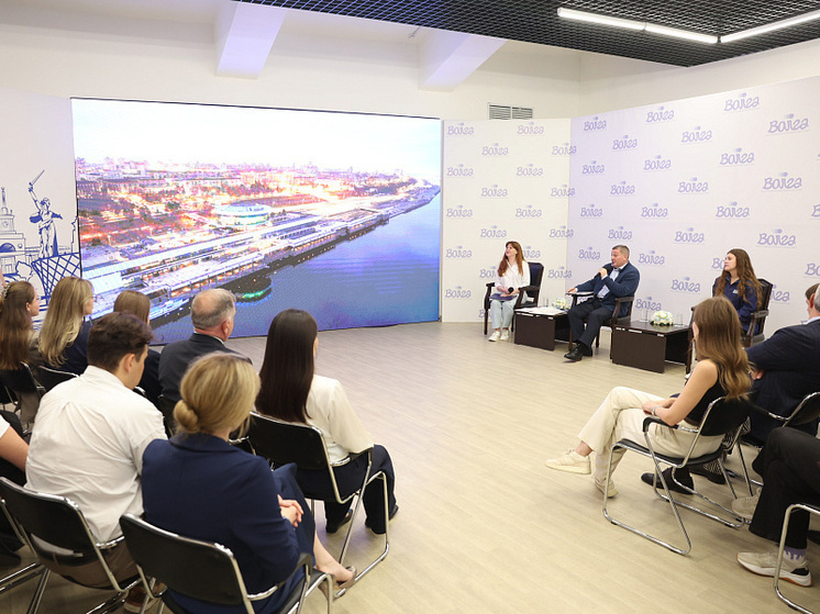 Бочаров обсудил с молодежью облик Волгограда со стороны реки