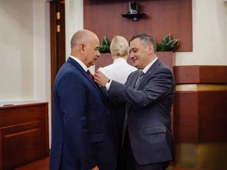 Хинштейн прокомментировал отставку спикера Курской облдумы Амерева