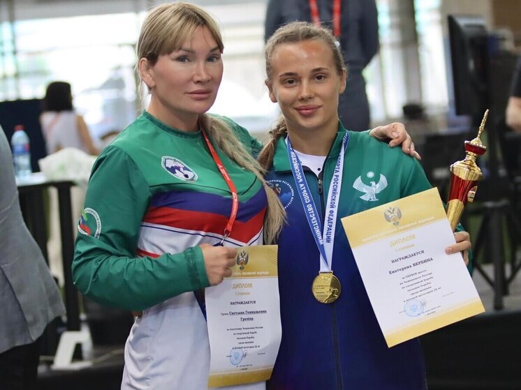 Две золотые медали выиграли дагестанки на чемпионате по борьбе