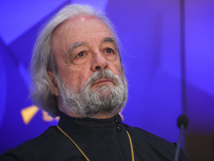 Протоиерей Ильяшенко посчитал грехом написание слова «Бог» с маленькой буквы